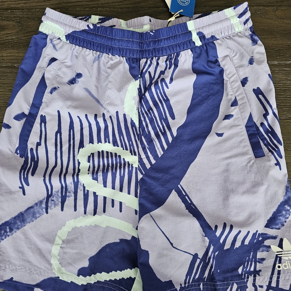 NWT ADIDAS MEN'S AOP SHORTS ORIGINALS dust purple/halo min - Picture 7 of 8